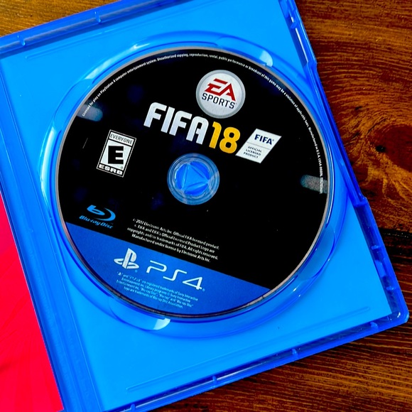 PS4 FIFA 18 Game - Picture 1 of 3